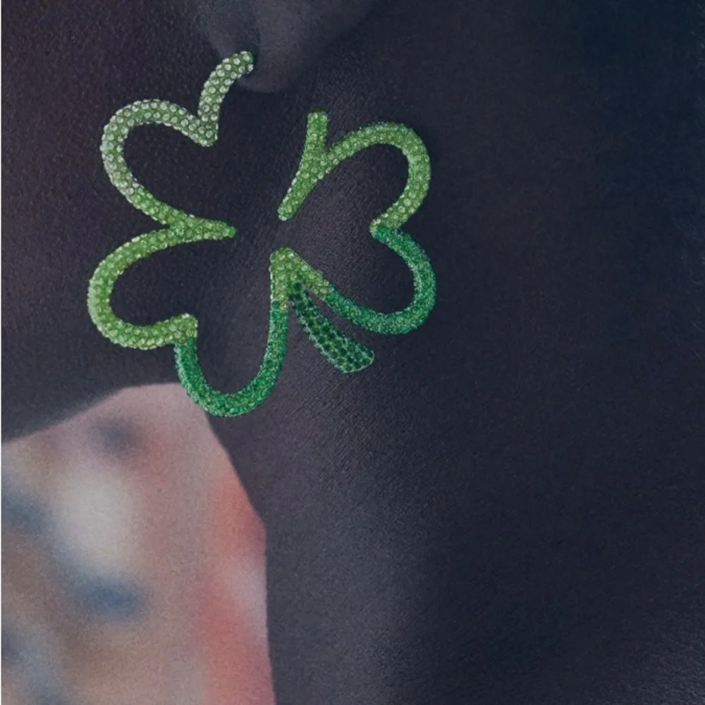 Betsey Johnson ombré  green Clover Earrings - Picture 4 of 5